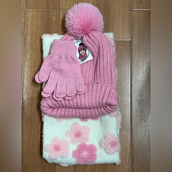 Other - Girls 3 Piece Winter Hat, Scarf and Glove Set NWT